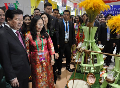 Phó Thủ tướng Trịnh Đình Dũng thăm Vân Nam, dự khai mạc Hội chợ triển lãm Trung Quốc – Nam Á lần 4 - ảnh 1